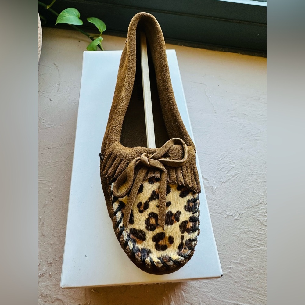 Minnetonka Moccasins Leopard Cow Hair/Suede Round Moc Kiltie Tie Shoes Size 7.5